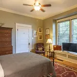Midtown Central Gardens Bungalow